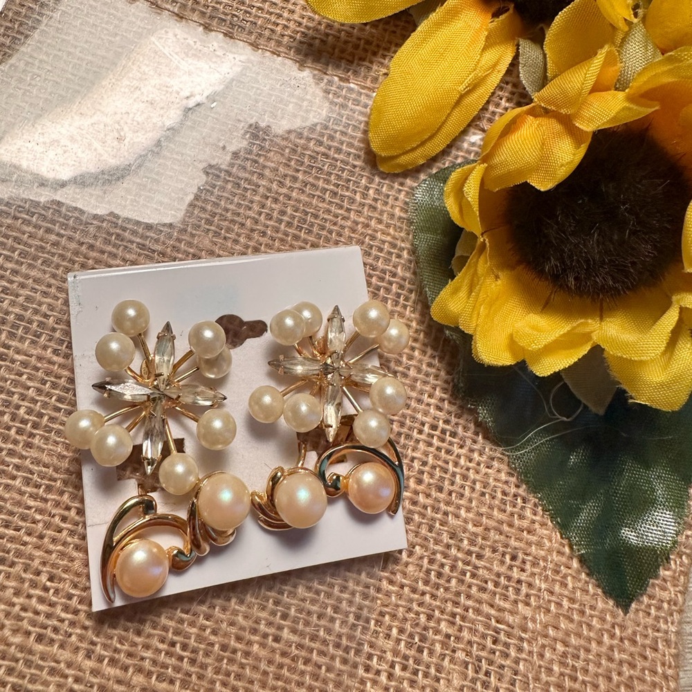 Vintage 3 pack foe pearl clip on earrings gold tone - GUC